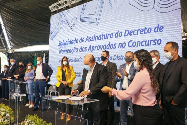 Ibaneis Rocha nomeia 437 servidores da Educação