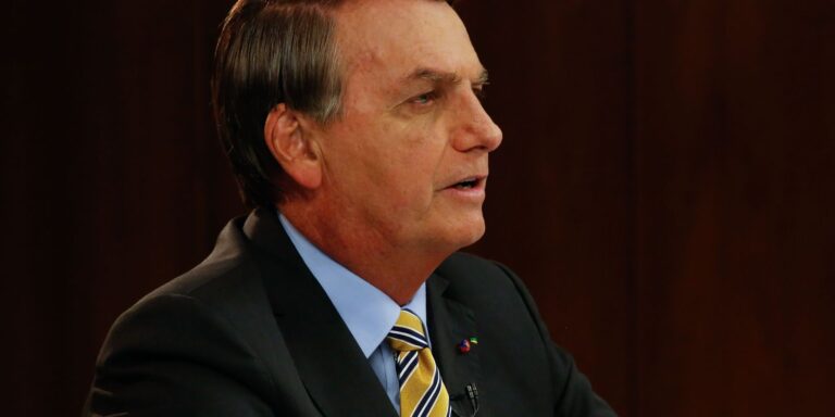 Brasil faz parte de elite que produz vacina, diz Bolsonaro