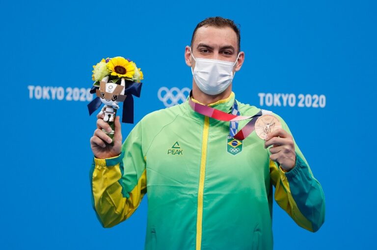 Fernando Scheffer surpreende e garante o bronze na natação