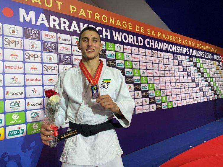 Guilherme Schmidt, medalha de prata no Grand Slam de judo em Dusseldorf