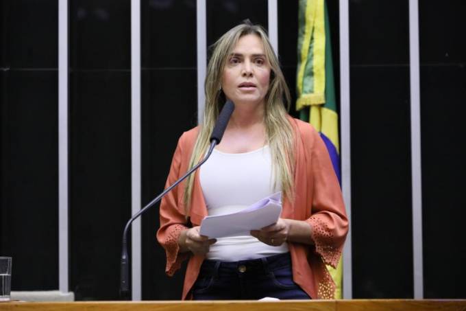 Deputada Celina Leão, do PP, ficou indignada com veto a absorventes gratuito a meninas pobres