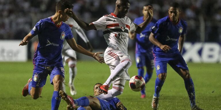 Copinha: São Paulo supera São Caetano por 2 a 1