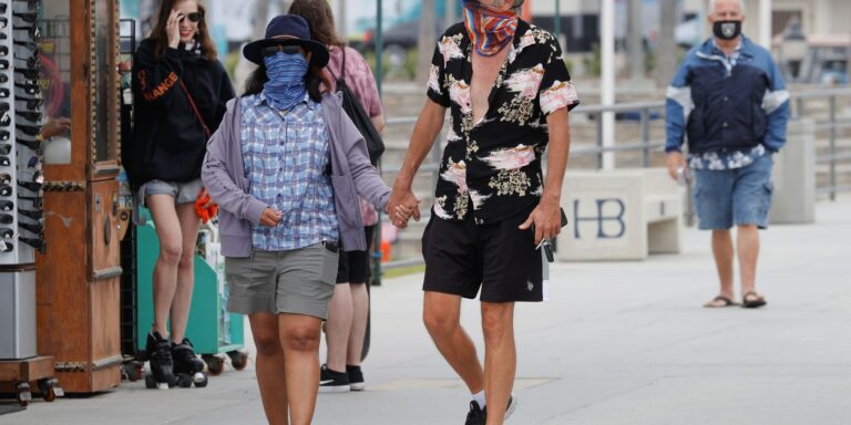 EUA recomendam que população use “máscara mais protetora possível”