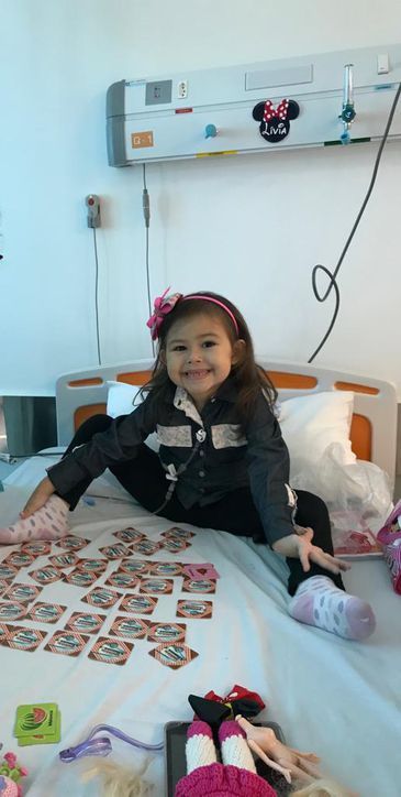 Livia em uma das sessões de quimioterapia