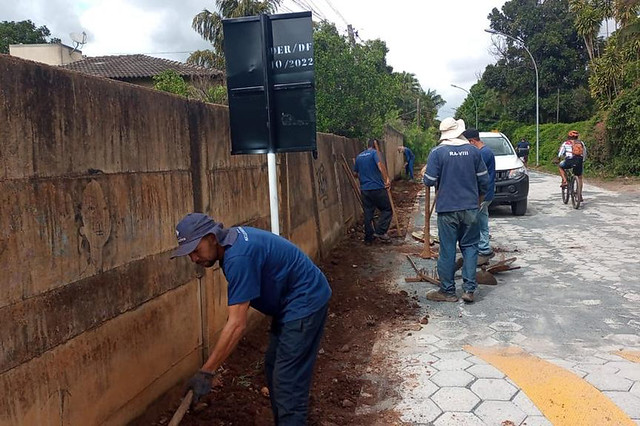 Núcleo Bandeirante passa por limpeza para evitar alagamentos