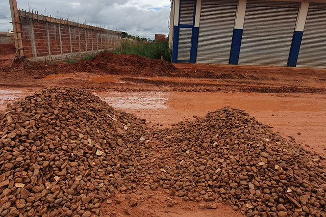 Ruas da Colônia Agrícola 26 de Setembro recebem terraplanagem e drenagem