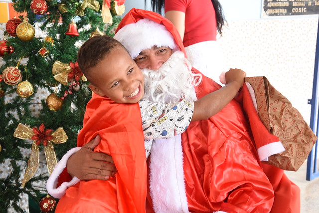 Escola rural do DF recebe visita antecipada do Papai Noel