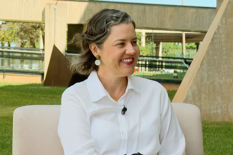 A Procuradora-Geral da Fazenda Nacional, Anelize Lenzi Ruas de Almeida durante entrevista para o programa Brasil em Pauta, gravado na área externa do Centro Cultural Banco do Brasil (CCBB).
TV Brasil