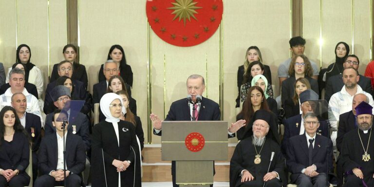 Erdogan toma posse para novo mandato e promete buscar união na Turquia