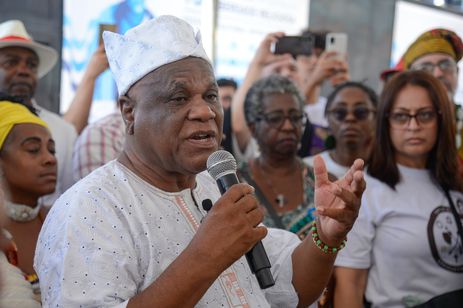 Rio de Janeiro (RJ), 17/09/2023 – O babalawô Ivanir dos Santos durante a 16ª Caminhada em Defesa da Liberdade Religiosa, na praia de Copacabana, na zona sul da capital fluminense. Foto: Tomaz Silva/Agência Brasil