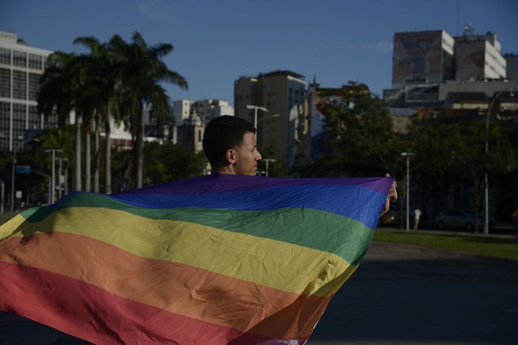 Rio de Janeiro (RJ) 17/12/2023 – Participantes da 2ª Edição da Parada LGBTQIA+ da Lapa, que acontece pela visibilidade e direitos das pessoas trans. Foto: Fernando Frazão/Agência Brasil