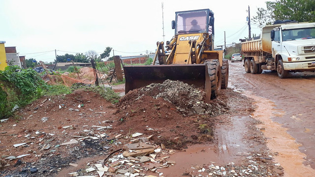 12/02/2024 - Força-tarefa em Vicente Pires recolhe 1,5 mil toneladas de lixo