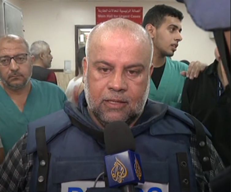 Brasília (DF) 26/02/2024 - O jornalista palestino Wael Al-Dahdouh, de 53 anos, fazia uma transmissão ao vivo quando recebeu um telefonema informando que sua esposa, dois dos seus filhos, de 7 e 15 anos, mais o neto, com poucos meses de vida, foram assassinatos por um bombardeio israelense, no dia 25 de outubro de 2023.
Frame da TV Al Jazeera/Divulgação