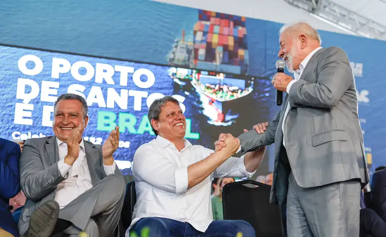 02.02.2024 - Presidente da República, Luiz Inácio Lula da Silva, durante cerimônia em comemoração aos 132 anos do Porto de Santos e Anúncio de Investimentos no Túnel Submerso Santos-Guarujá. Presidência da Autoridade Portuária de Santos- SP.  Foto: Ricardo Stuckert / PR