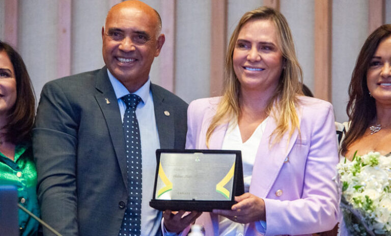 Celina Leão Recebe Título de Cidadã Honorária do Distrito Federal em Sessão Solene na CLDF