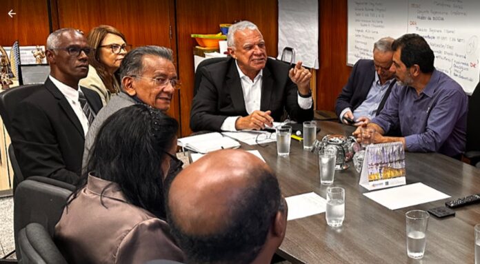 Jardim-Botanico-AJAB-e-empresarios-buscam-saida-com-Ze-Humberto-1-696x383