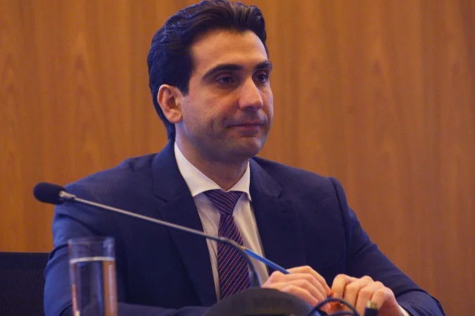 1_1812025ea-42-63469838