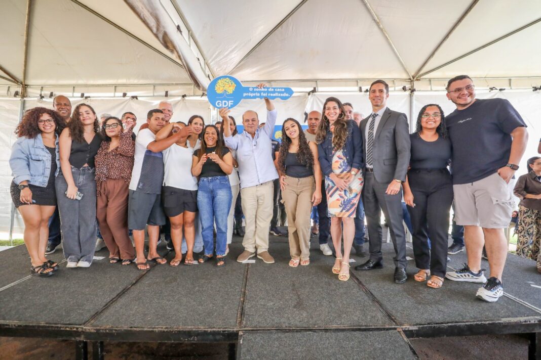 28.2. Entrega no Itapoã. Foto Renato Alves