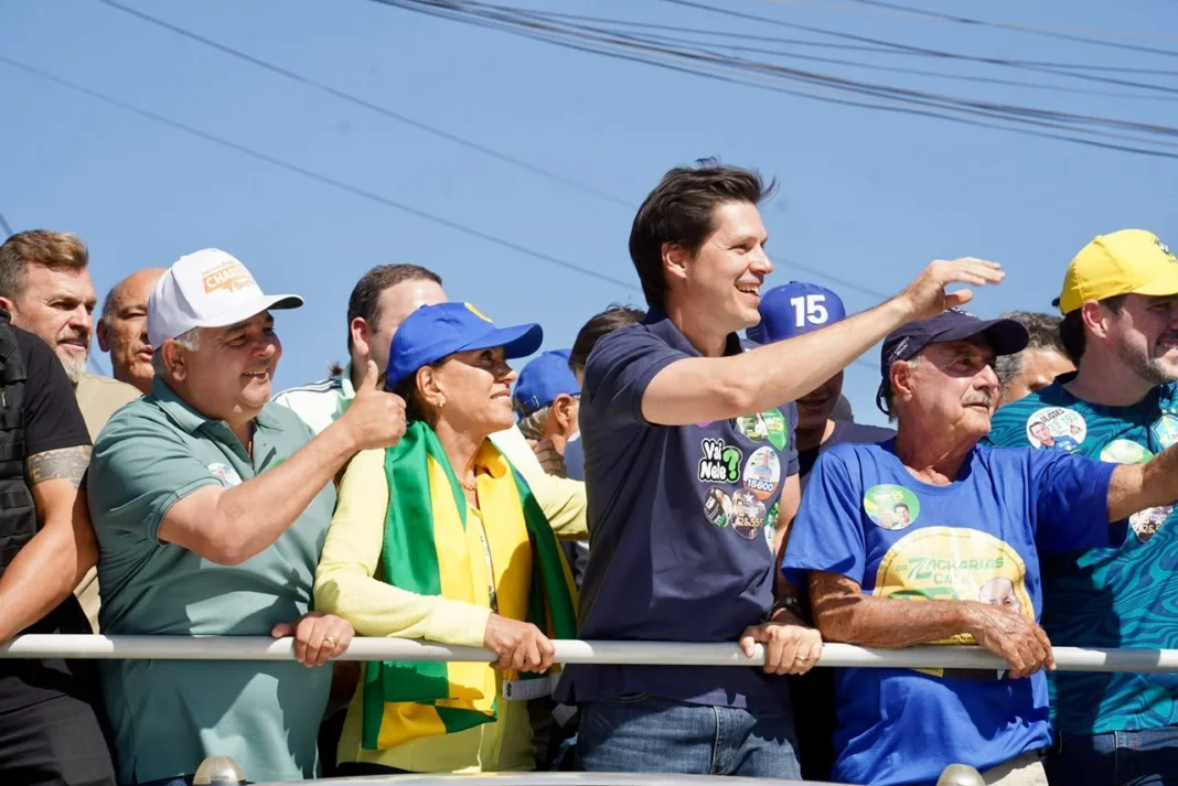 Daniel-Vilela-percorre-16-quilometros-em-carreata-pela-Regiao-Noroeste-de-Goiania